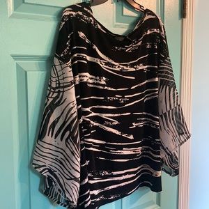 Woman’s Chico travelers top.